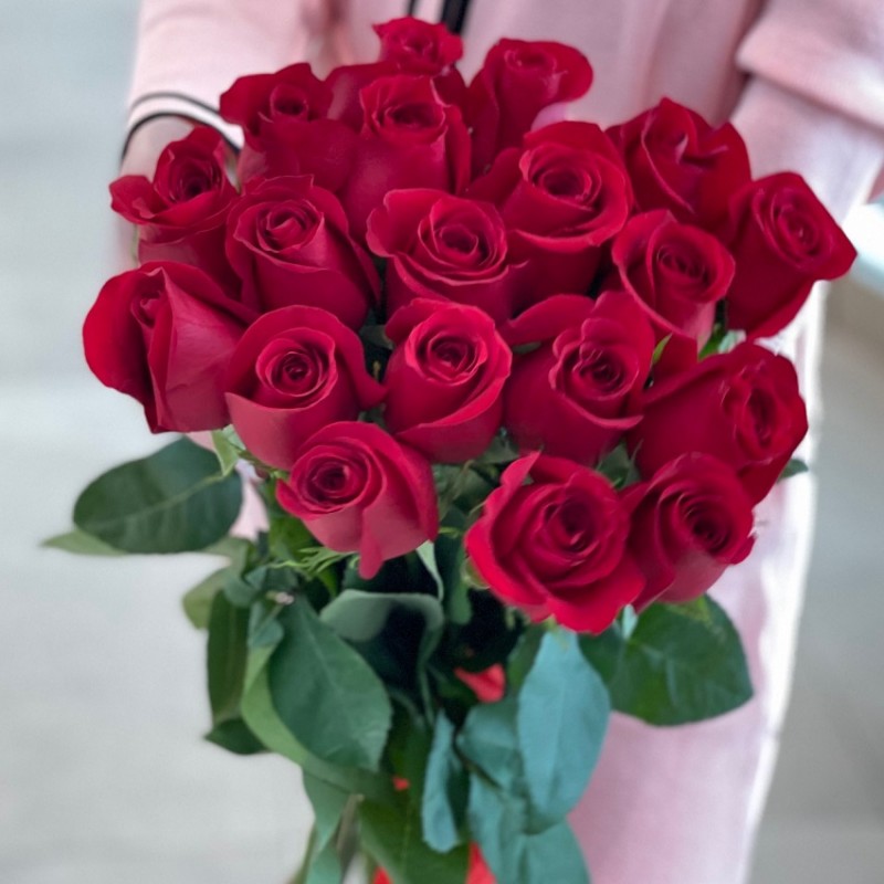 Букет из красных роз "Будь счастлива"